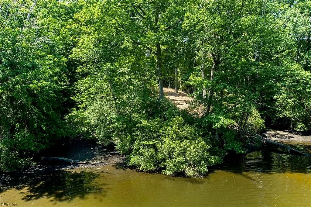862 Twiggs Ferry Road, Hartfield VA 23071 thumb 6