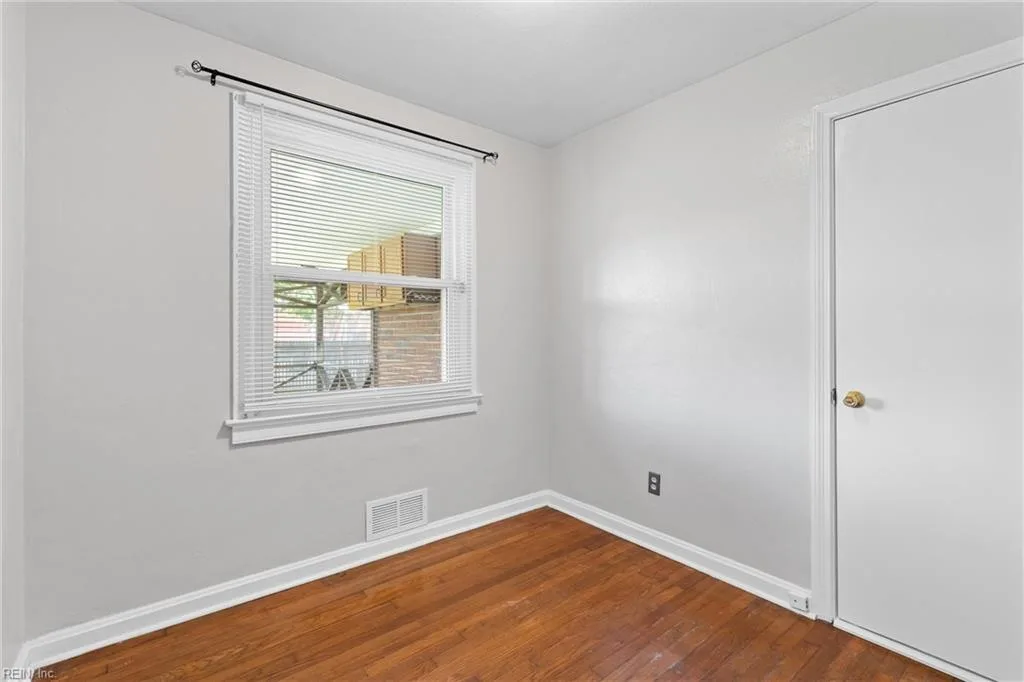 2329 Dominion Avenue, Norfolk VA 23518 thumb 12