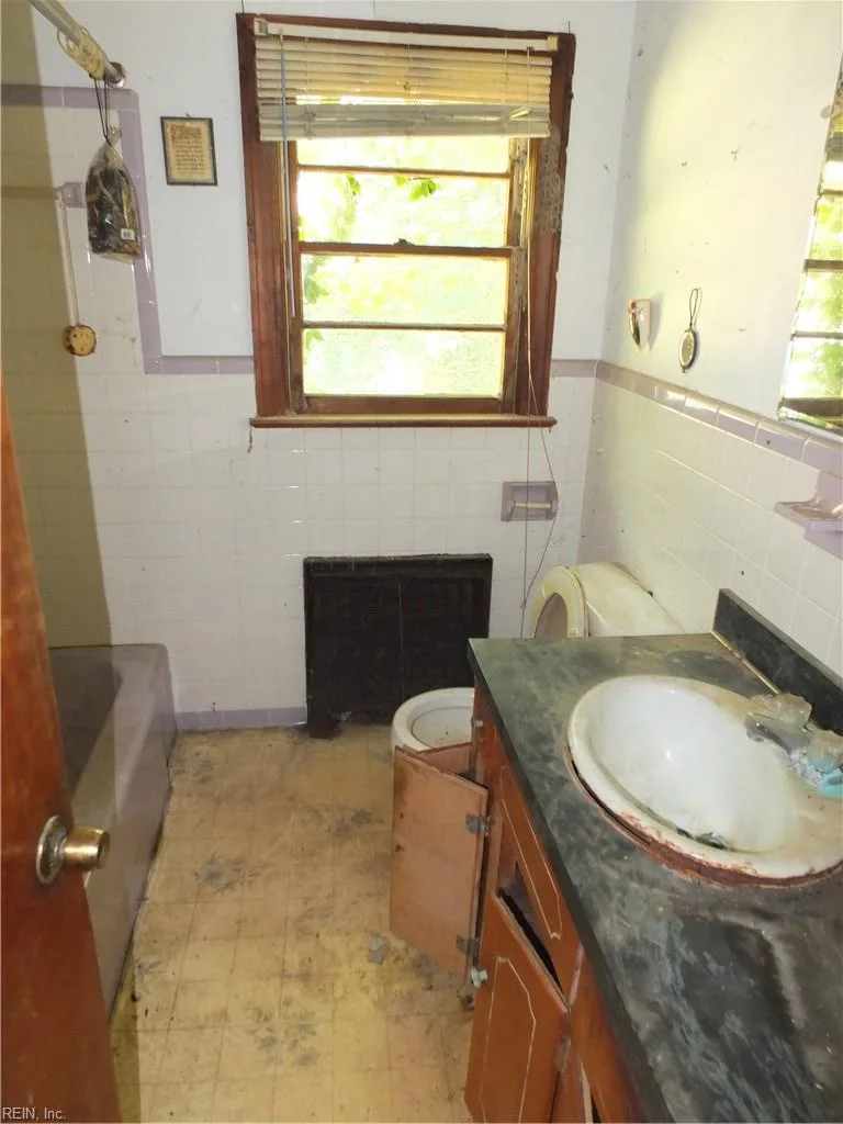 125 E Main Street, Wakefield VA 23888 thumb 12