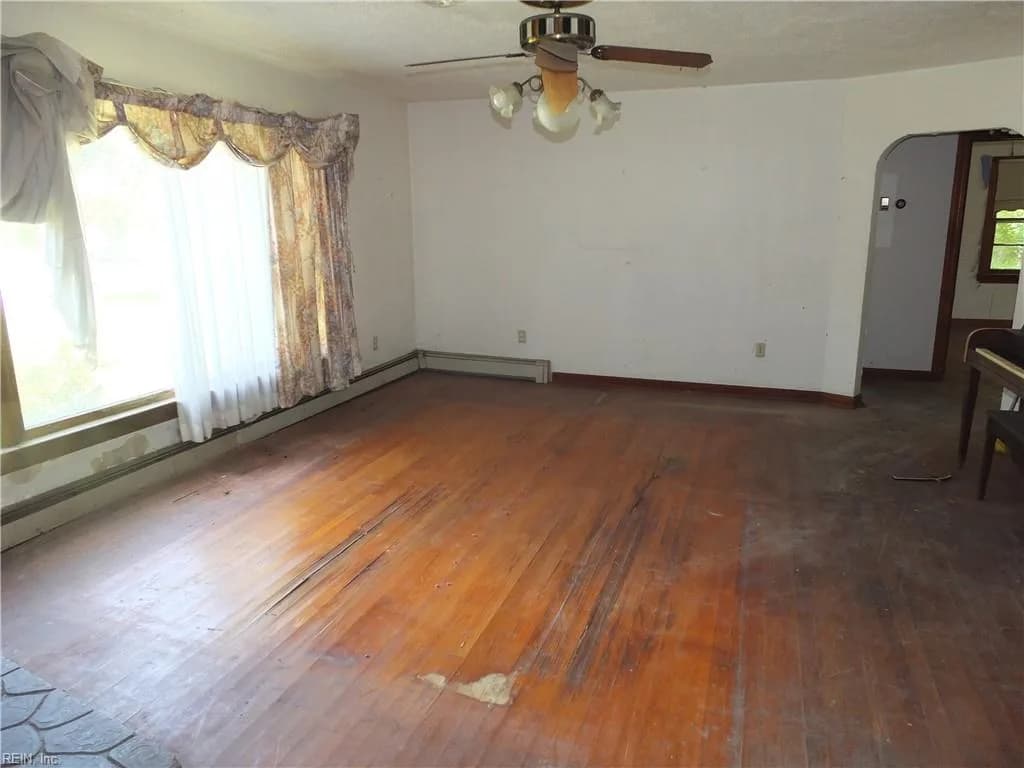 125 E Main Street, Wakefield VA 23888 thumb 7
