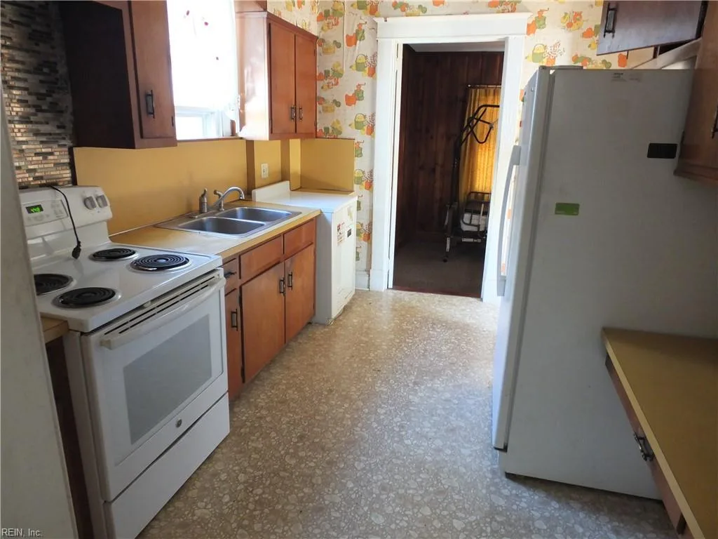 2208 Roanoke Avenue, Newport News VA 23607 thumb 11