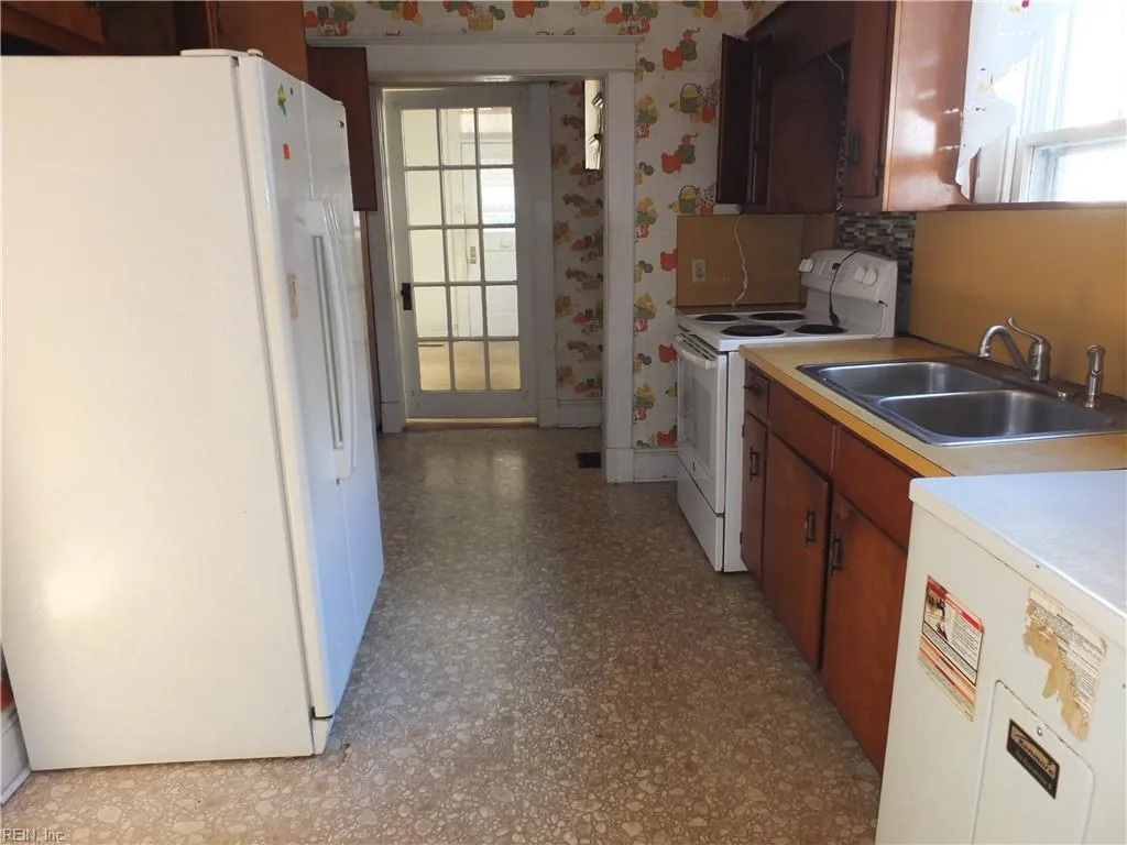 2208 Roanoke Avenue, Newport News VA 23607 thumb 10