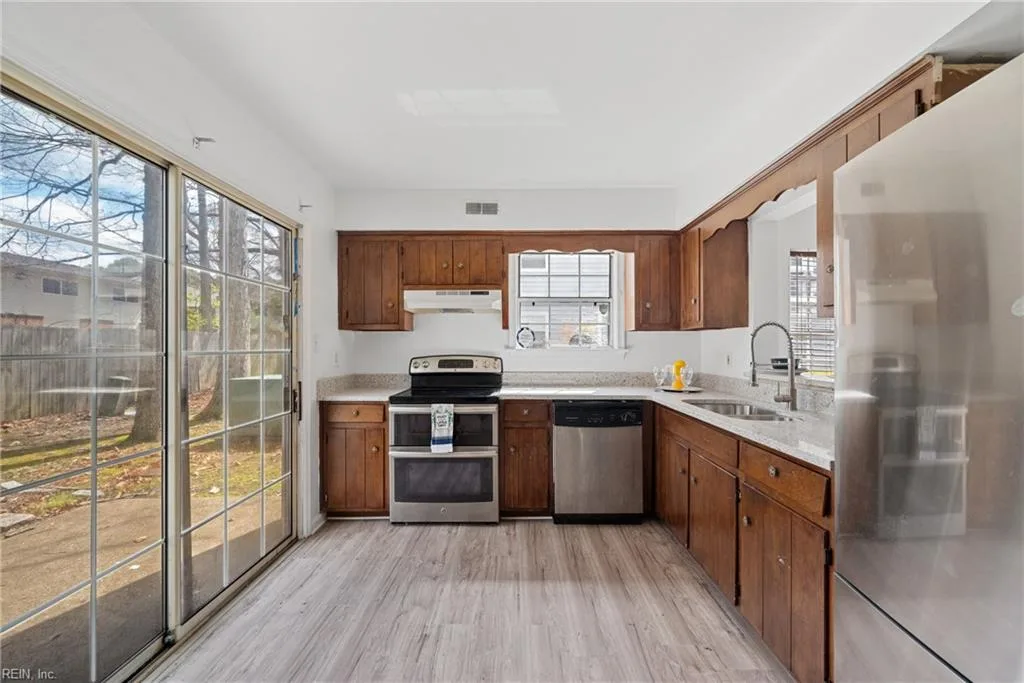 364 Thorncliff Drive, Newport News VA 23608 thumb 9