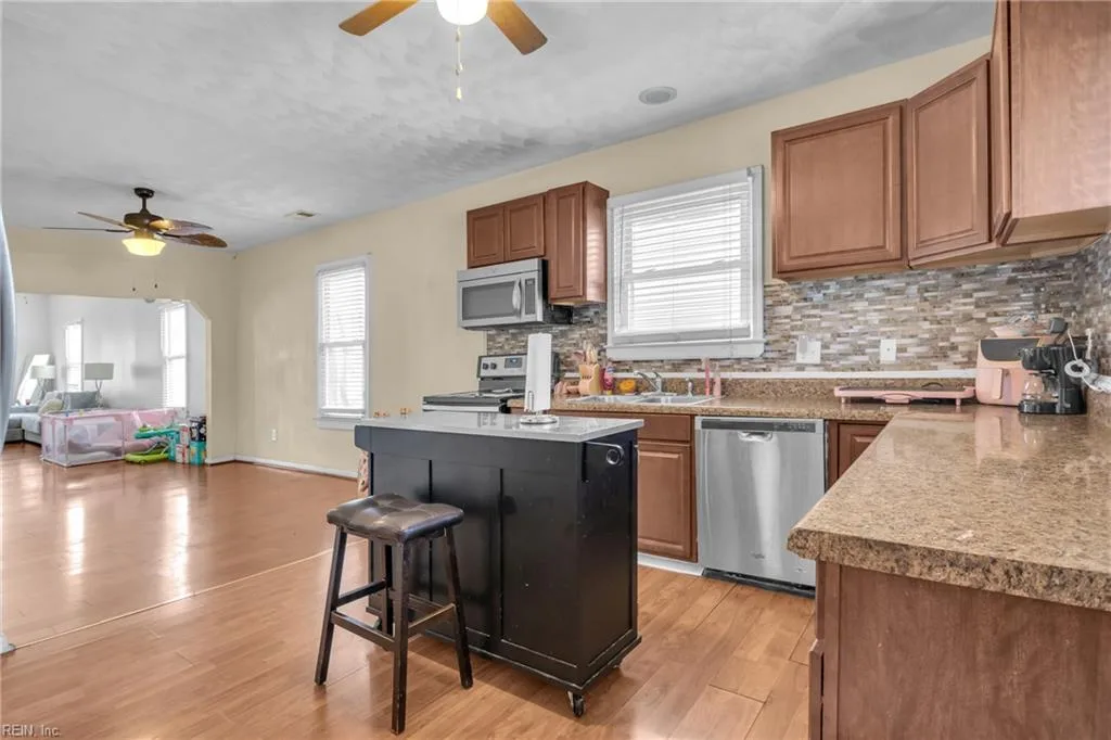 2020 County ST, PORTSMOUTH VA 23704 thumb 10