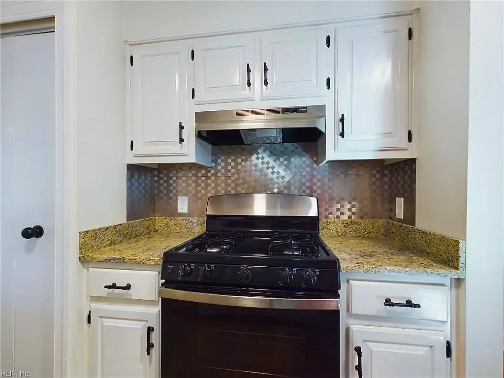 557 Waters RD, CHESAPEAKE VA 23322 thumb 12