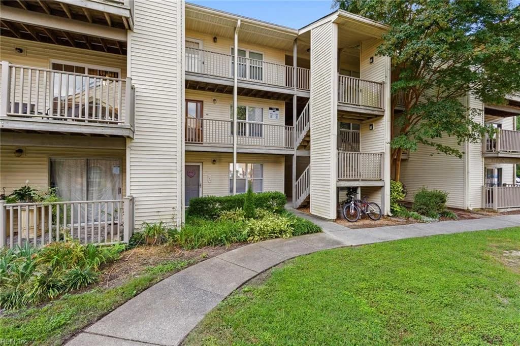 538 Pineland CIR #204, NEWPORT NEWS VA 23608 - Photo 2