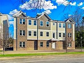 621 Commonwealth DR, YORKTOWN VA 23693 - Photo 2
