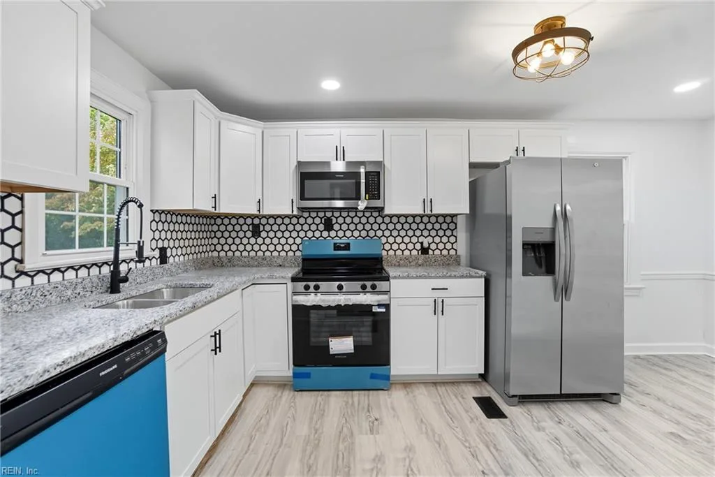 21 Gibson RD, HAMPTON VA 23669 - Main photo
