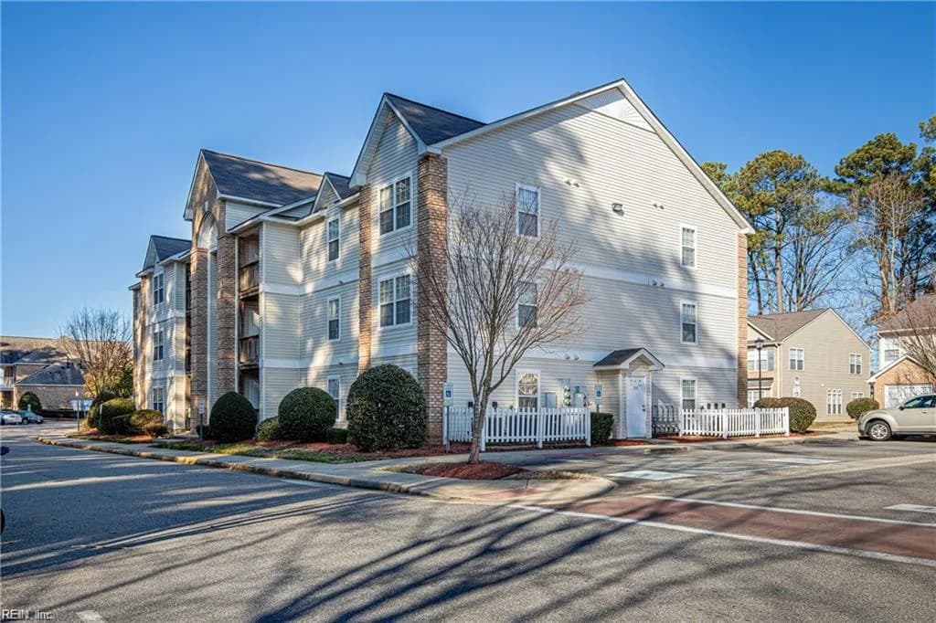 431 Old Colonial WAY #203, NEWPORT NEWS VA 23608 - Photo 2