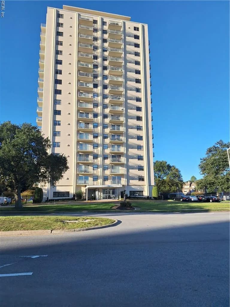 1 Crawford PW #1006, PORTSMOUTH VA 23704 - Main photo