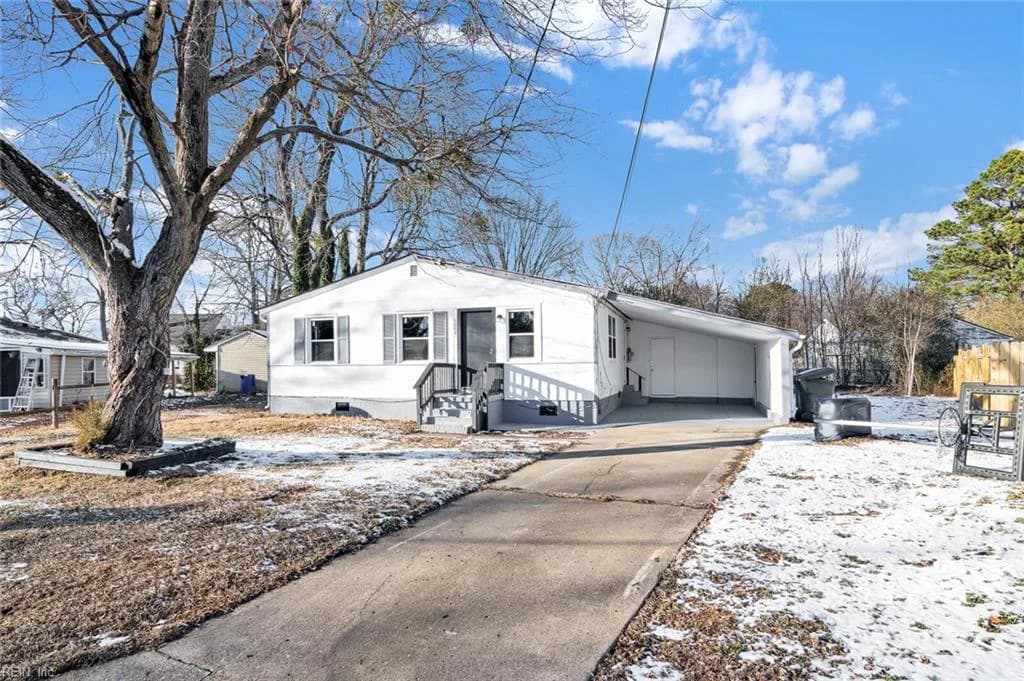1004 E Russell CT, NEWPORT NEWS VA 23605 - Photo 2