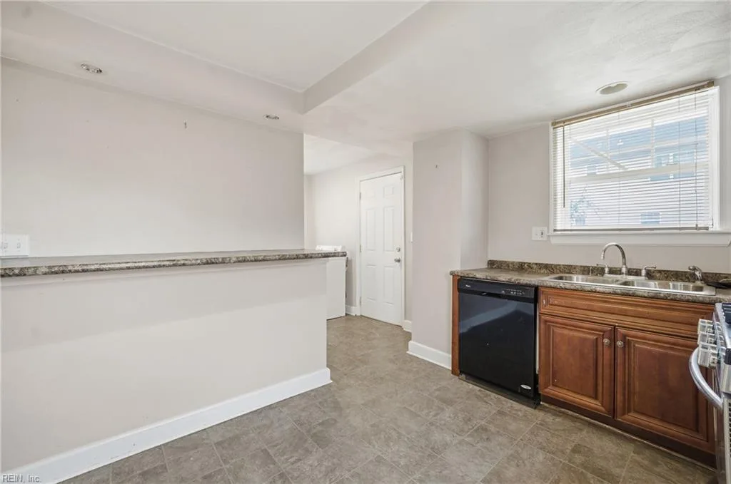 1408 Wilson RD, NORFOLK VA 23523 thumb 11