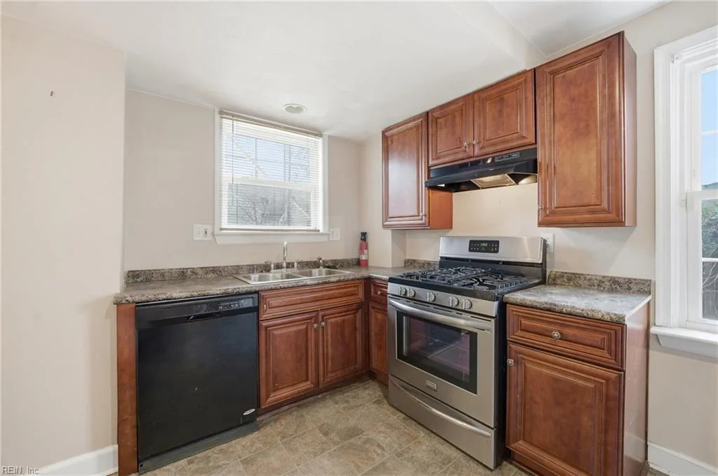 1408 Wilson RD, NORFOLK VA 23523 thumb 12
