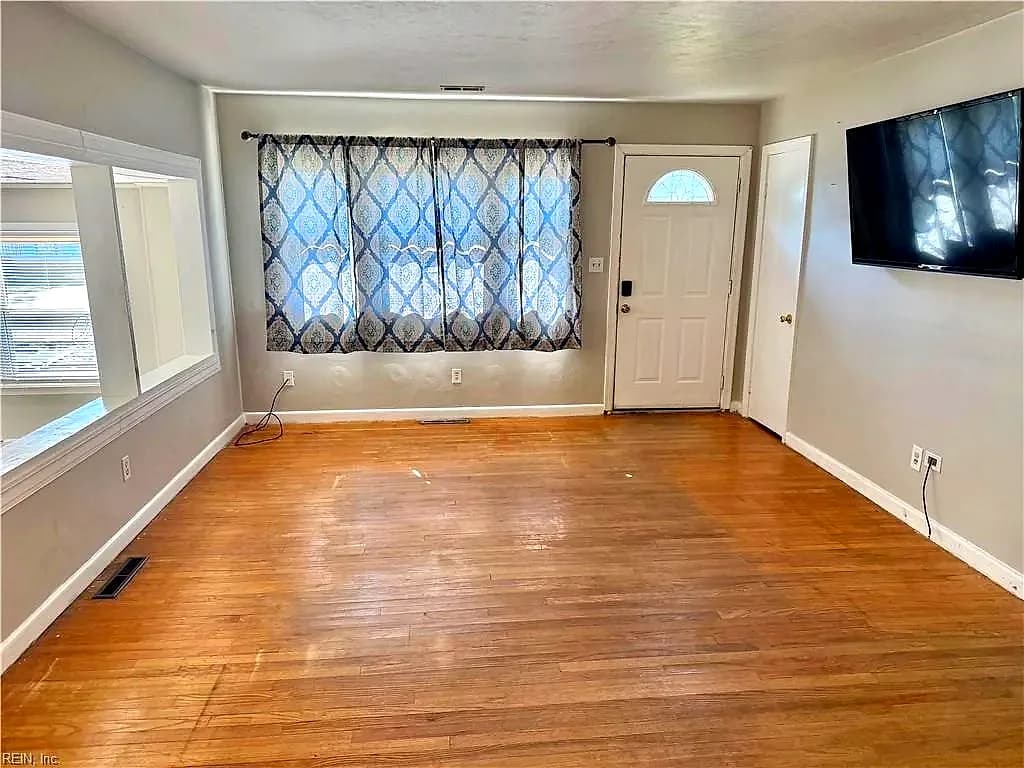 2713 Saint Mihiel AVE, NORFOLK VA 23509 - Photo 5