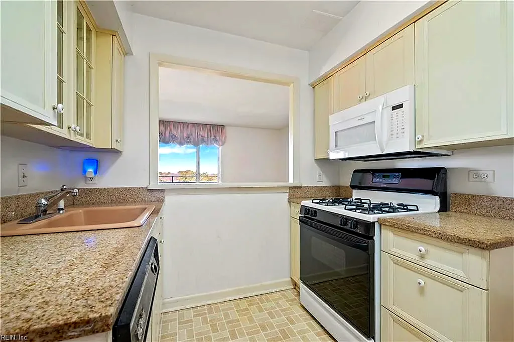 7320 Glenroie AVE #8E, NORFOLK VA 23505 thumb 6