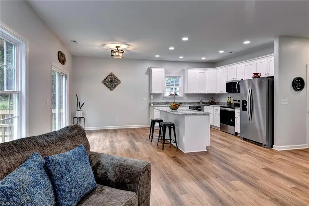 300 East ST, SMITHFIELD VA 23430 thumb 12