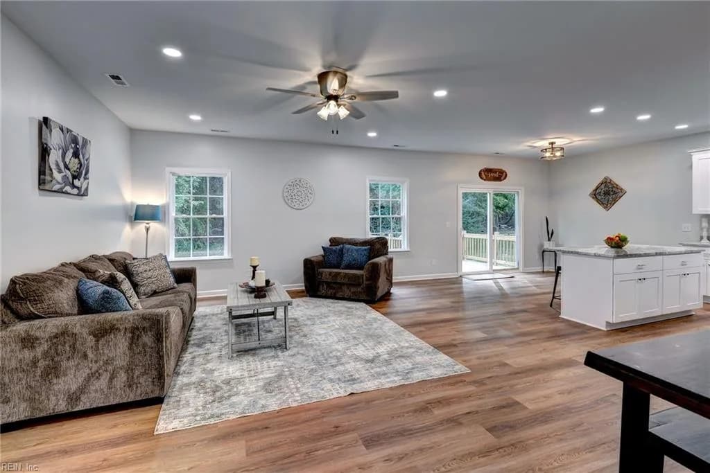 300 East ST, SMITHFIELD VA 23430 thumb 10