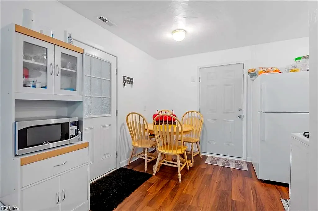 208 York DR, PORTSMOUTH VA 23702 - Photo 4
