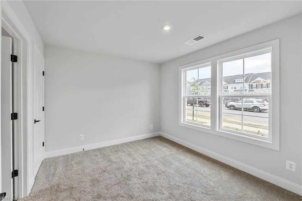 105 Bracewell LN, YORKTOWN VA 23692 thumb 6