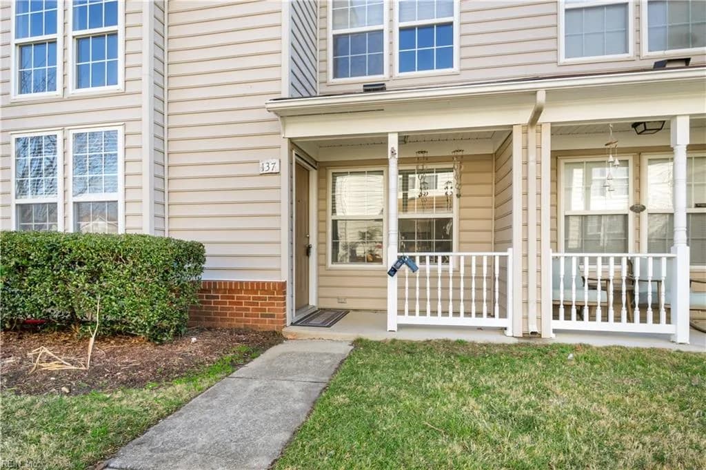 137 White Cedar LN, YORKTOWN VA 23693 - Main photo