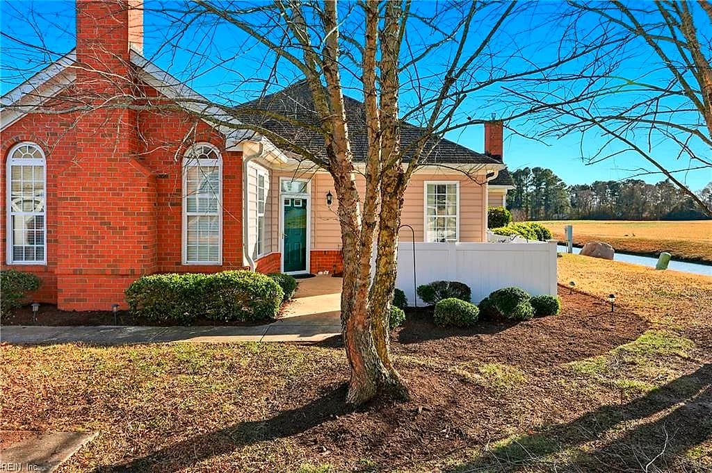110 Villa DR, SMITHFIELD VA 23430 - Main photo