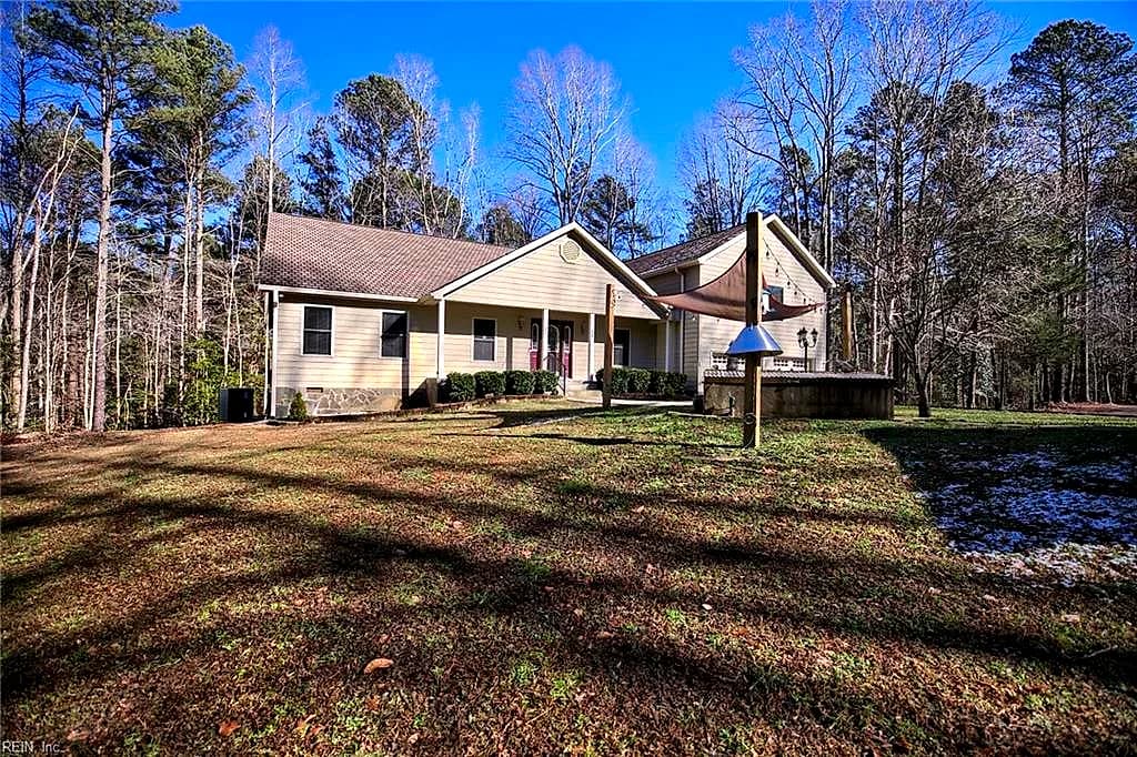 7056 Hunters Pointe DR, GLOUCESTER VA 23061 - Main photo