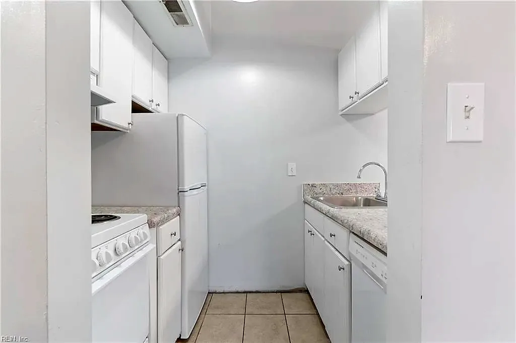 220 Pacific DR #2, HAMPTON VA 23666 thumb 8