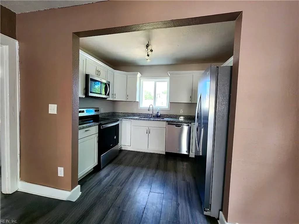 222 Wythe PW, HAMPTON VA 23661 - Photo 5
