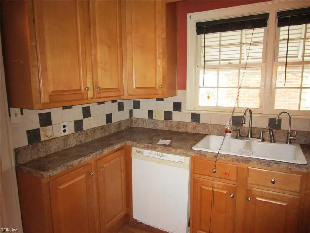 138 Hampton Roads AVE, HAMPTON VA 23661 thumb 8