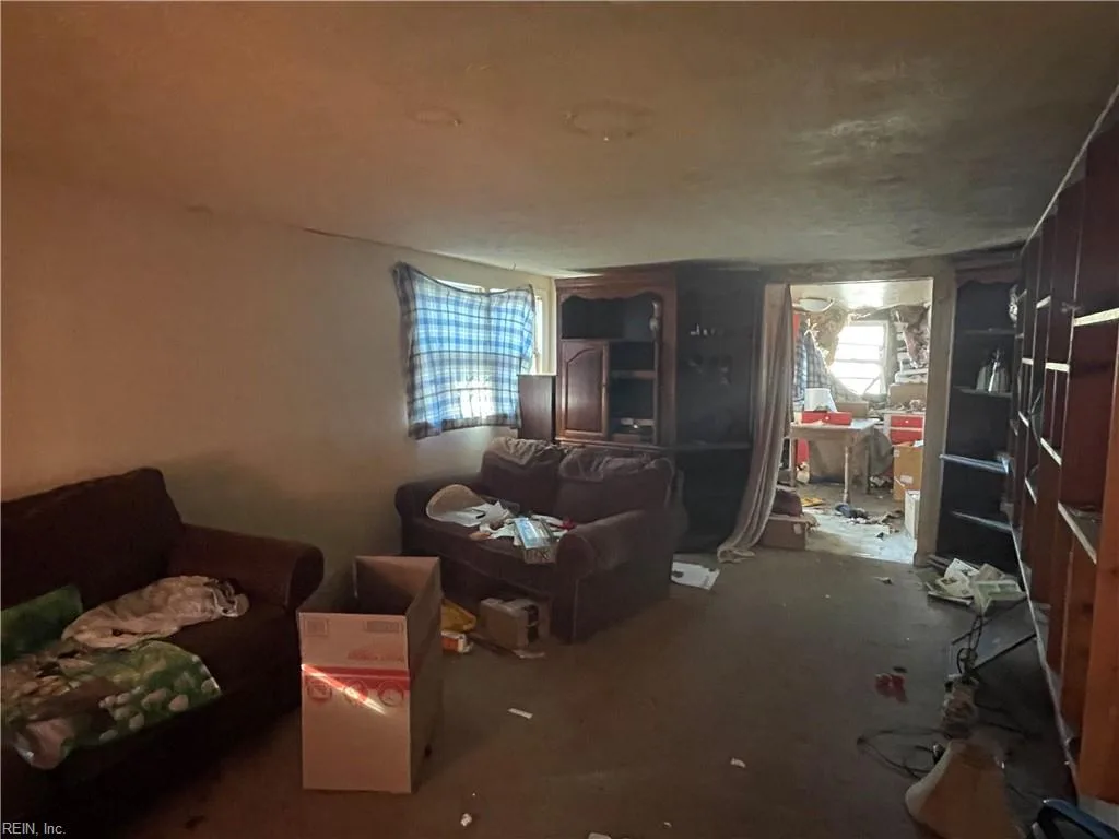 573 Old Point AVE, HAMPTON VA 23663 thumb 6