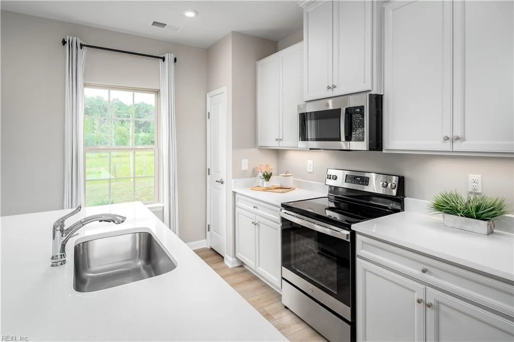 225 REIDS PLACE DR, SUFFOLK VA 23434 - Photo 5
