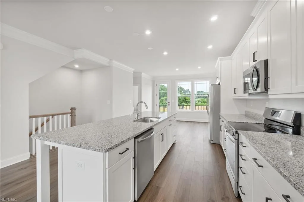 127 Bracewell LN, YORKTOWN VA 23692 thumb 8