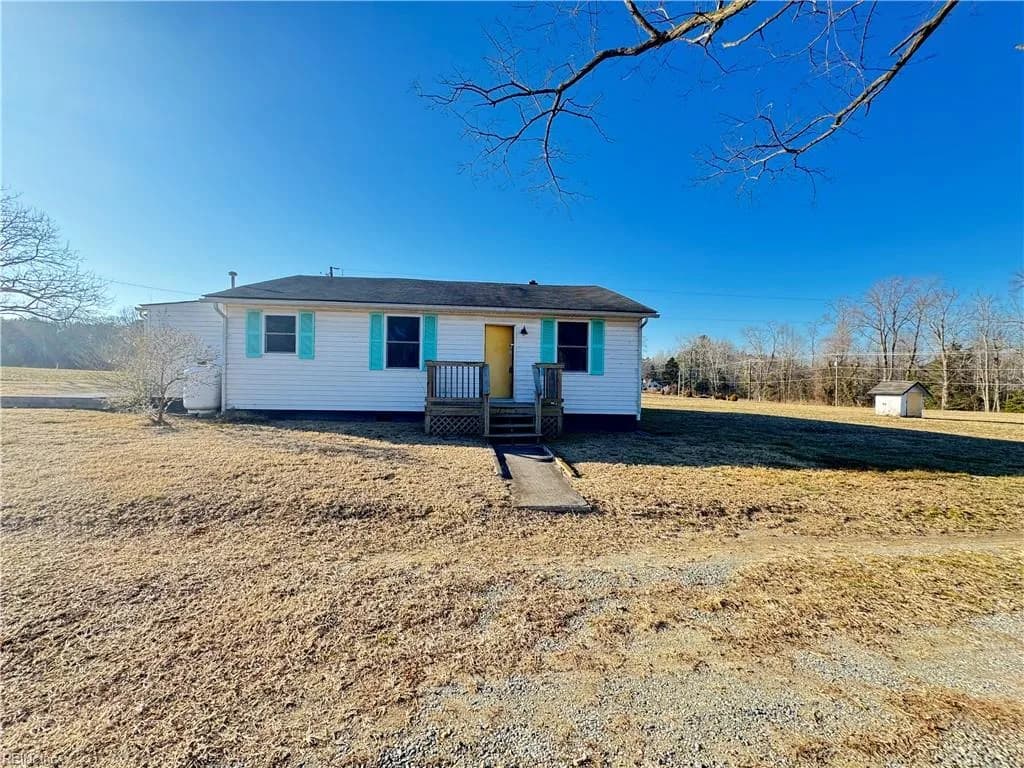 422 Syringa RD, TOPPING VA 23169 - Main photo