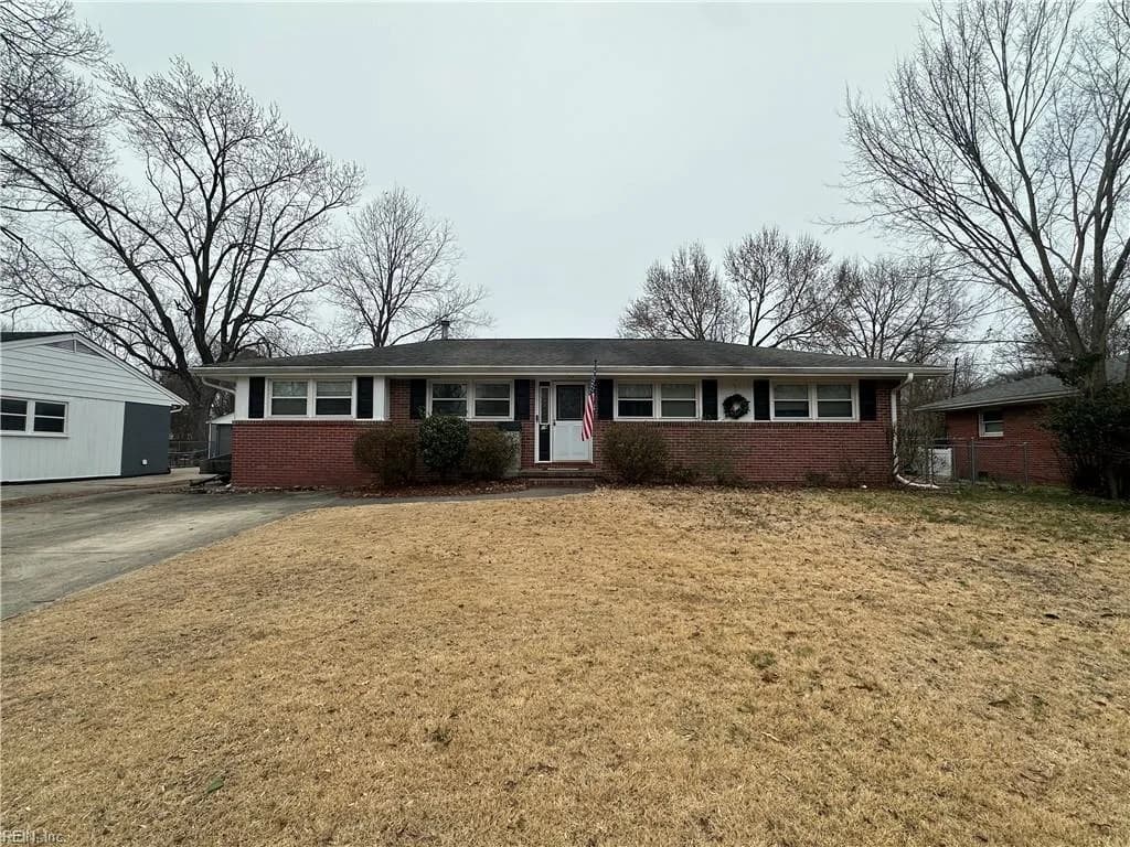 19 Edgemoor DR, NEWPORT NEWS VA 23603 - Photo 2