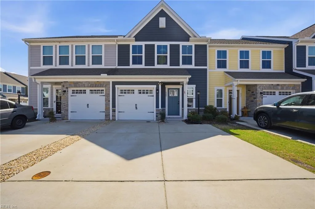 529 Bright Red RN, CHESAPEAKE VA 23323 - Photo 2