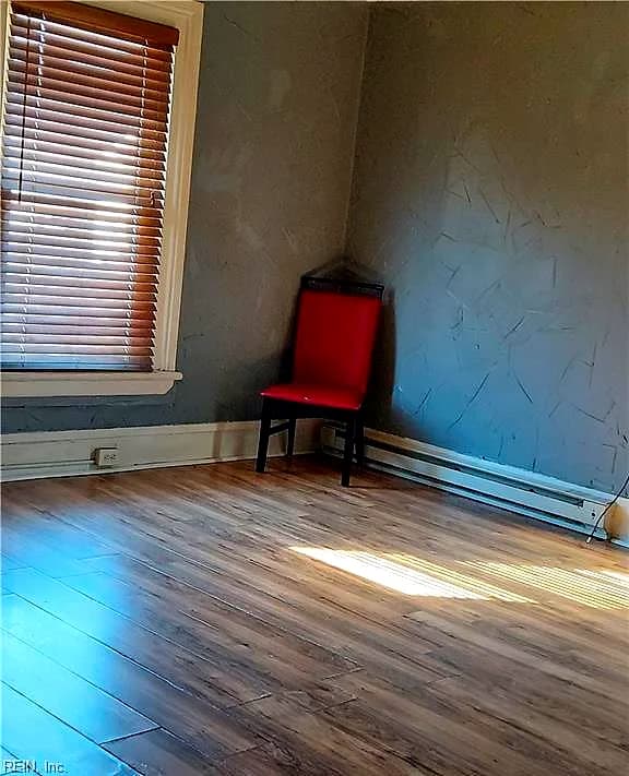 301 Washington ST, HAMPTON VA 23669 - Photo 4