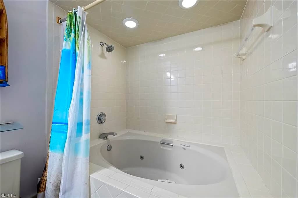 205 Lake DR, VIRGINIABEACH VA 23451 thumb 11