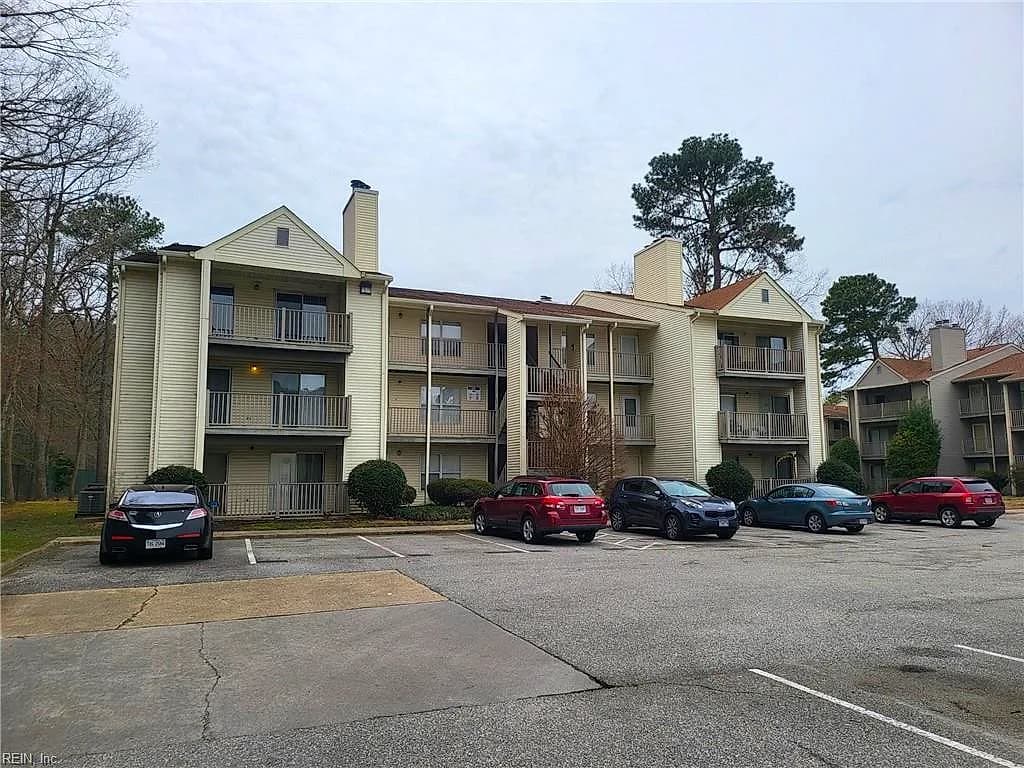 541 Pineland CIR #301, NEWPORT NEWS VA 23608 - Main photo
