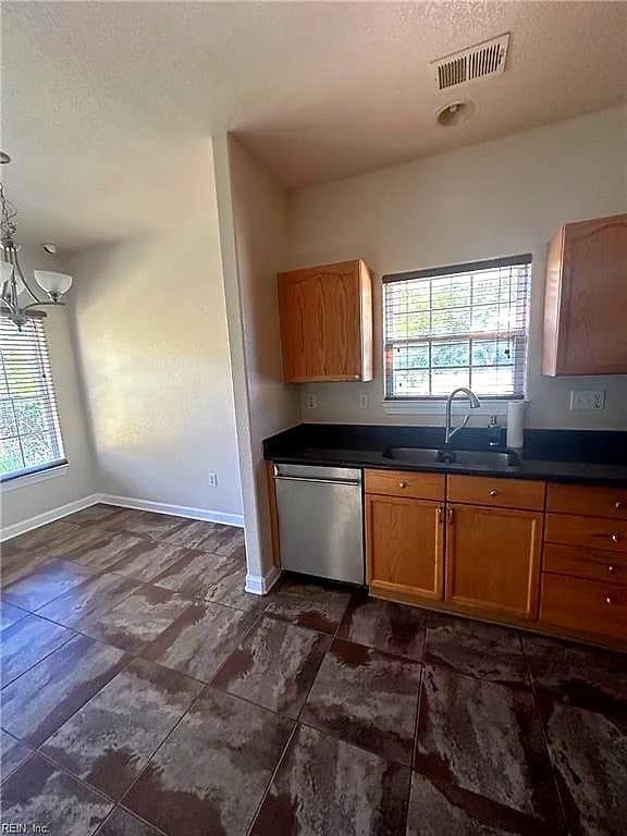 488 S Birdneck RD, VIRGINIA BEACH VA 23451 - Photo 4