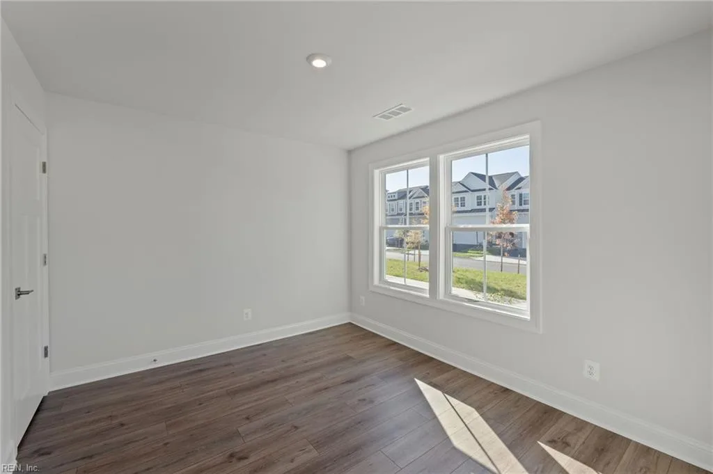 121 Bracewell LN, YORKTOWN VA 23692 thumb 8