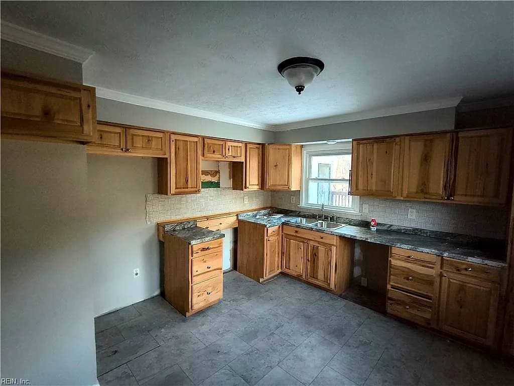 7704 Roaring Run RD, COVINGTON VA 24426 - Photo 5
