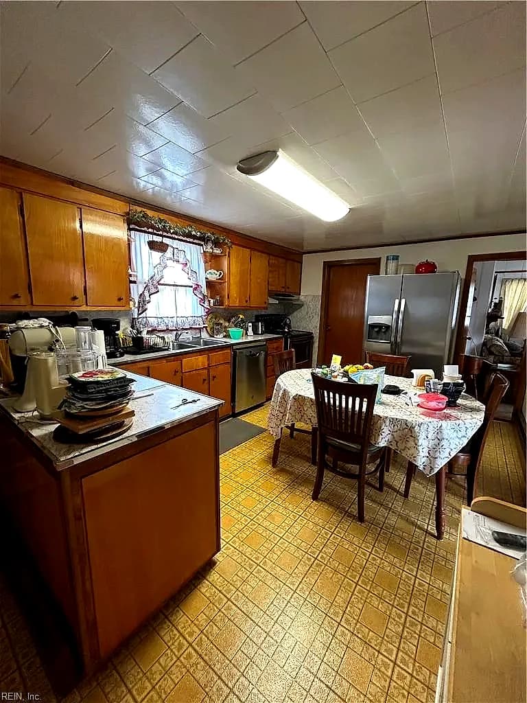 16386 W Ridge RD, TANGIER VA 23440 - Photo 5