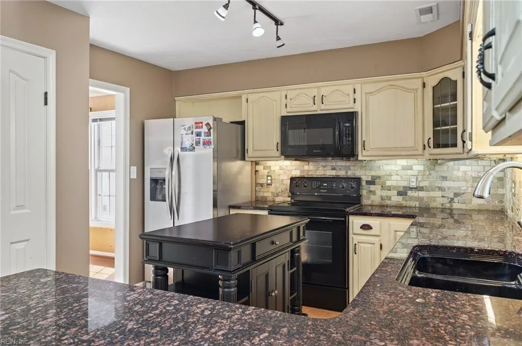 911 Edgewater DR, NEWPORTNEWS VA 23602 thumb 8
