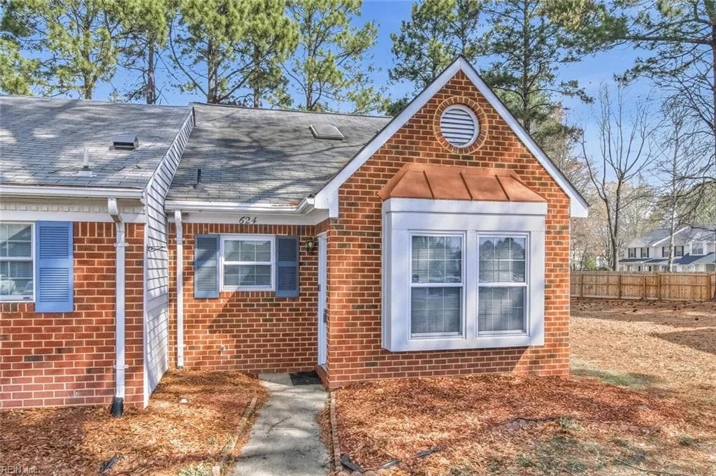 624 Hollomon DR, HAMPTON VA 23666 - Main photo