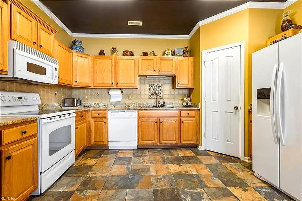 901 Overlook TER, CARROLLTON VA 23314 thumb 10