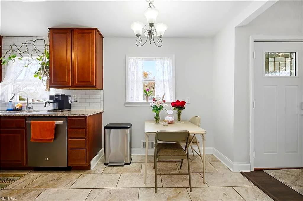 6104 Lockamy LN, NORFOLK VA 23502 thumb 11