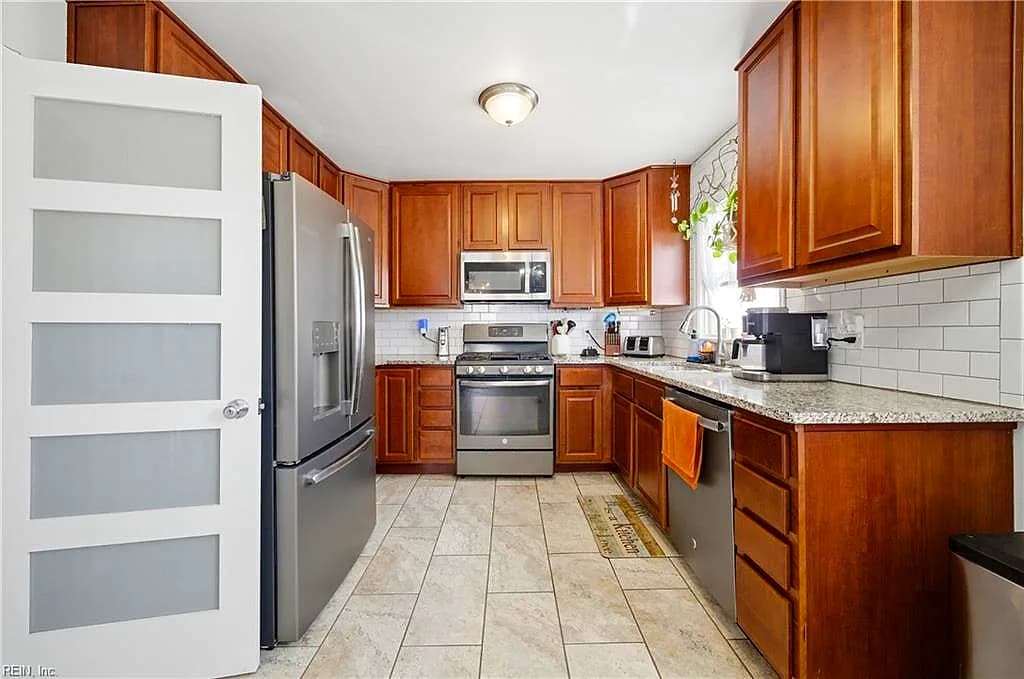 6104 Lockamy LN, NORFOLK VA 23502 thumb 12