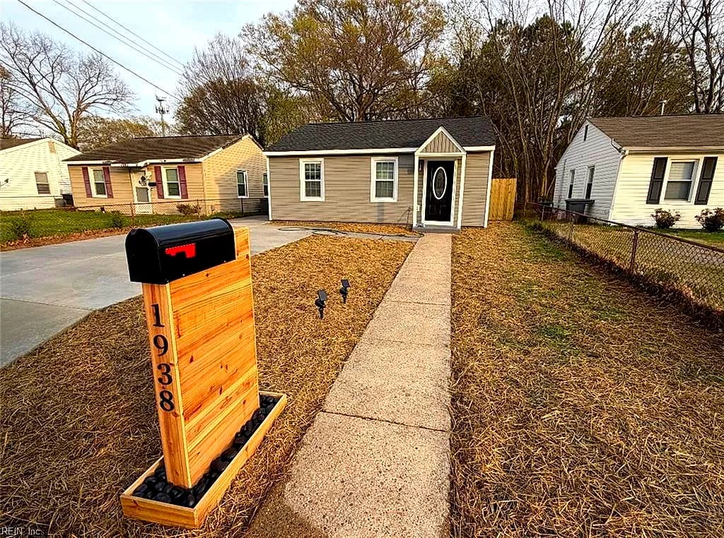 1938 Long Green LN, HAMPTON VA 23663 - Main photo