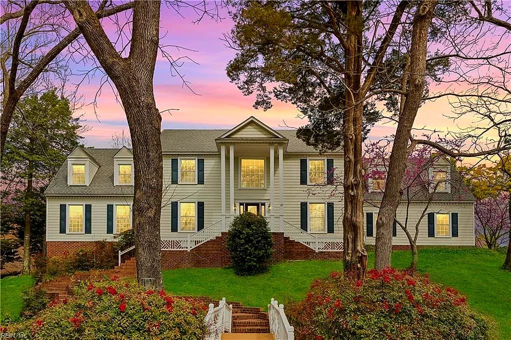 15 W Governor DR, NEWPORT NEWS VA 23602 - Main photo