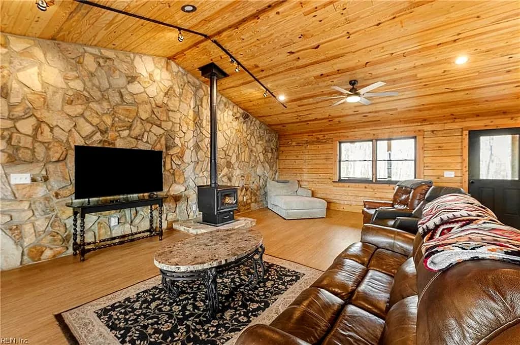 594 Ferry Landing DR, BOYDTON VA 23917 thumb 10